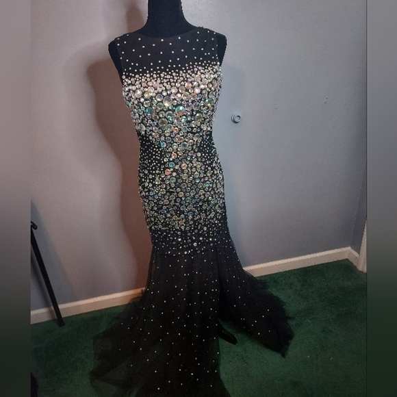 Glow Dress Gown Backless With Tie Back With Zipper On The Side Size 10 - Picture 4 of 16